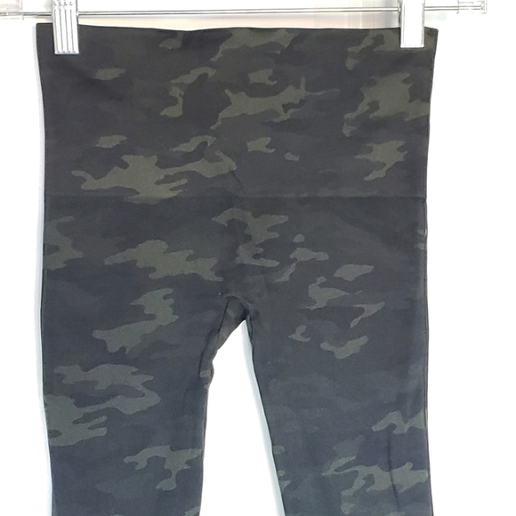 SPANX Look At Me Now Seamless Green Camo Crop Legging XS - Picture 7 of 9